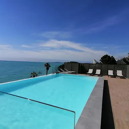 Apartment Magnificent On The Ground Floor And Next To The Sea