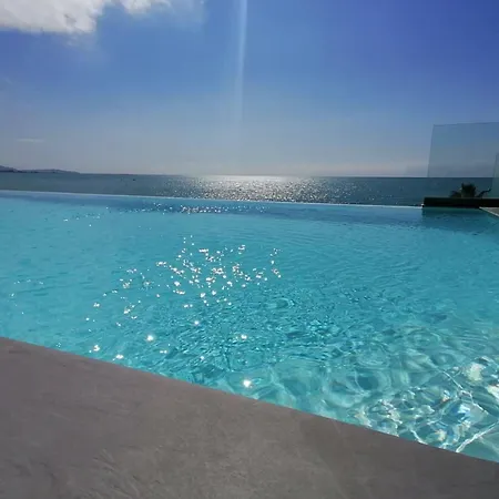 Magnificent On The Ground Floor And Next To The Sea Apartment