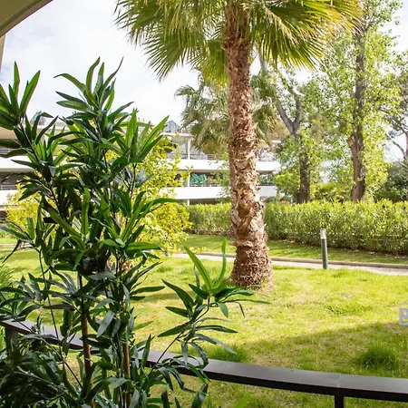 Magnificent On The Ground Floor And Next To The Sea Apartment
