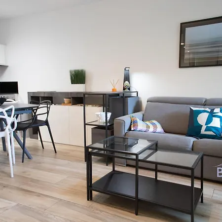 Magnificent On The Ground Floor And Next To The Sea Apartment *
