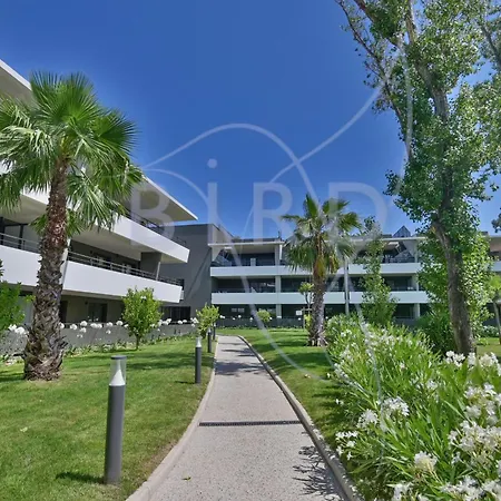 Magnificent On The Ground Floor And Next To The Sea Apartment