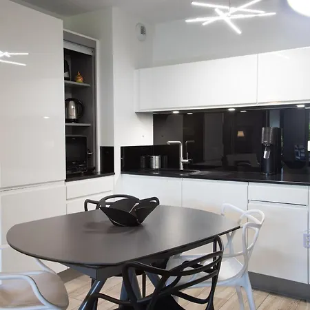 Magnificent On The Ground Floor And Next To The Sea Apartment *